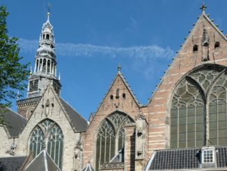 Bilden föreställer Oude Kerk eller Gamla Kyrkan